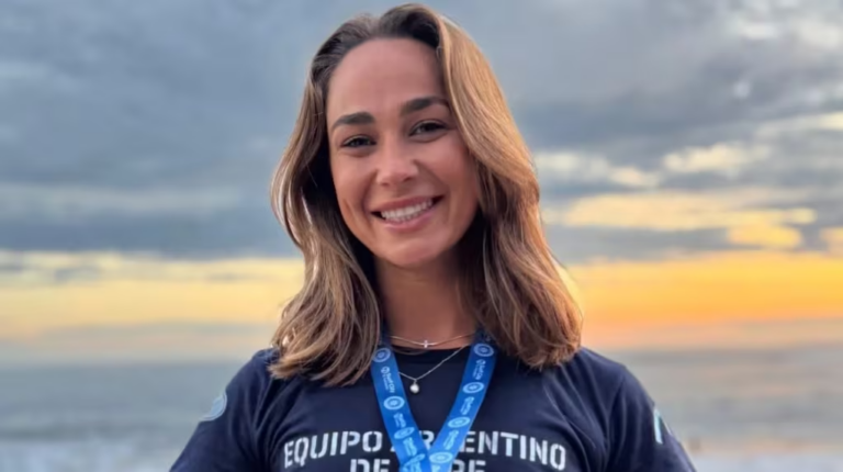 la-argentina-se-quedo-con-la-medalla-dorada-en-el-stand-up-paddle-femenino-mientras-que-lucia-clembo
