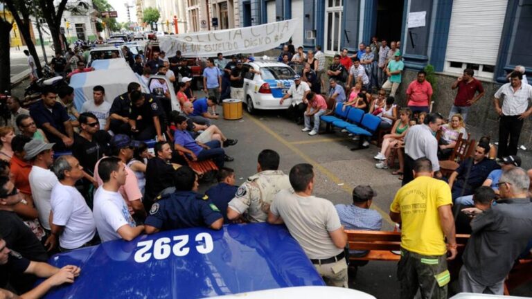 policias-protestan-en-LJ4WO2JPGVB3HFJAH3LST2UTCU
